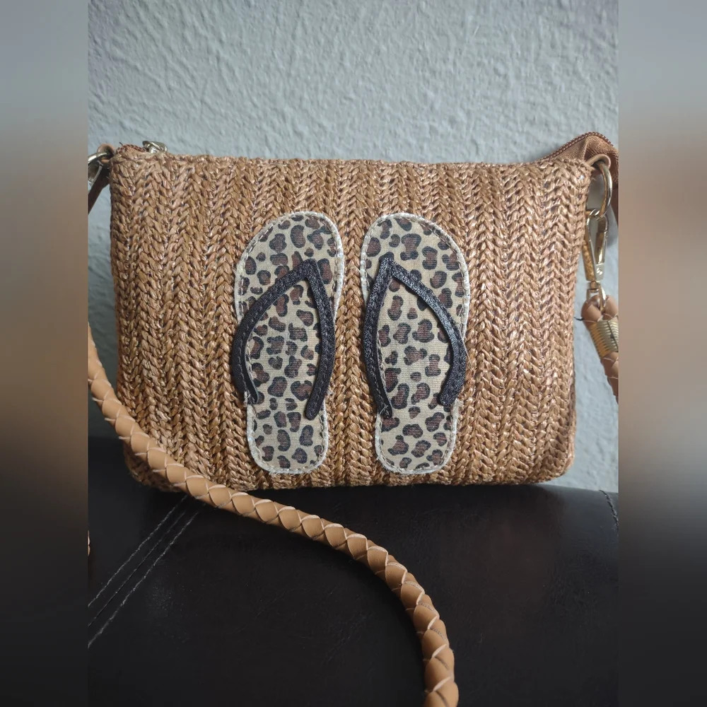 Sondra Roberts Squared Woven Straw Rafia Flip Flop Crossbody Bag - Picture 5 of 14